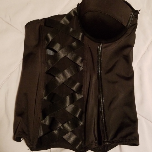 Corset - Picture 2 of 4